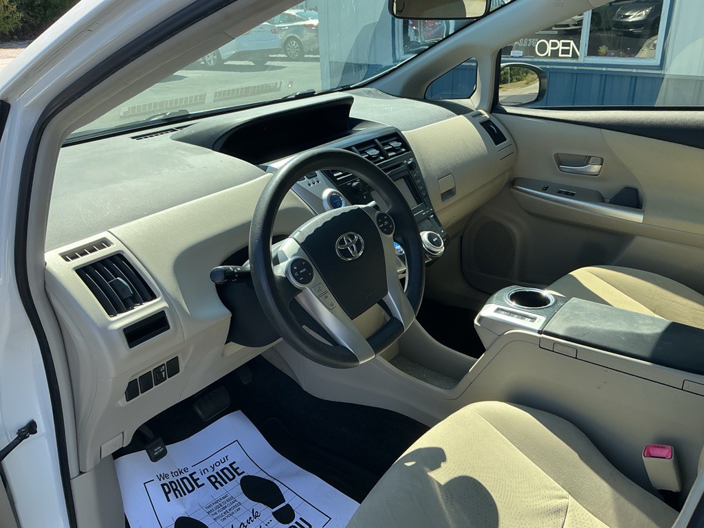 2013 Toyota Prius Image 8