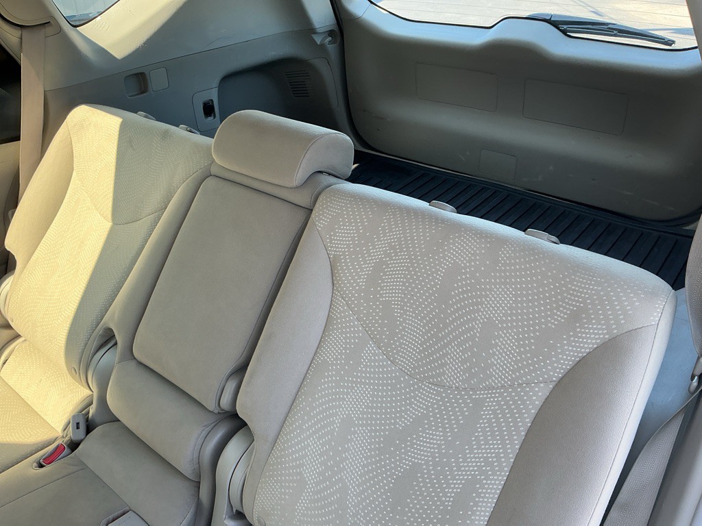 2013 Toyota Prius Image 12