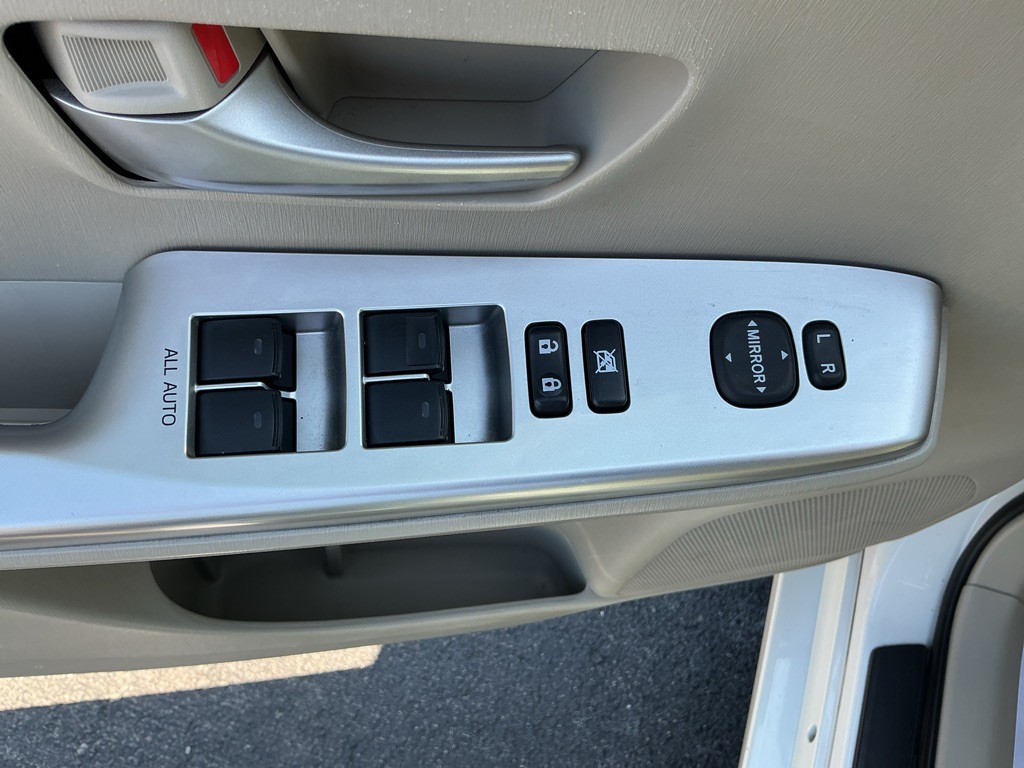 2013 Toyota Prius Image 14
