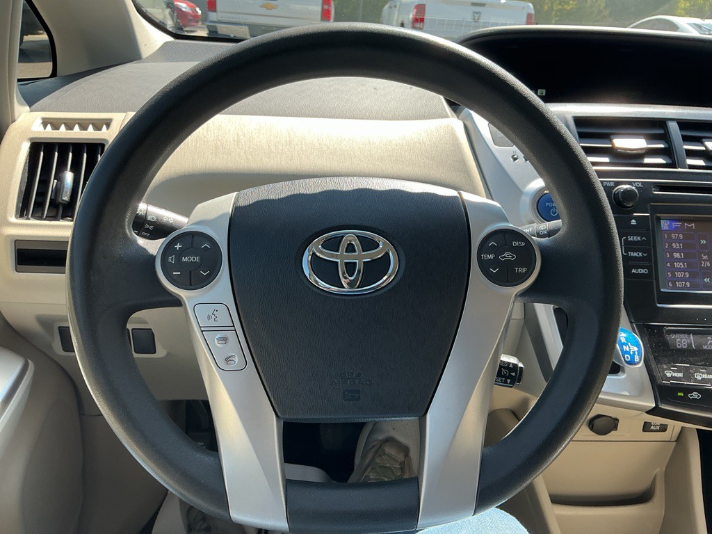 2013 Toyota Prius Image 16