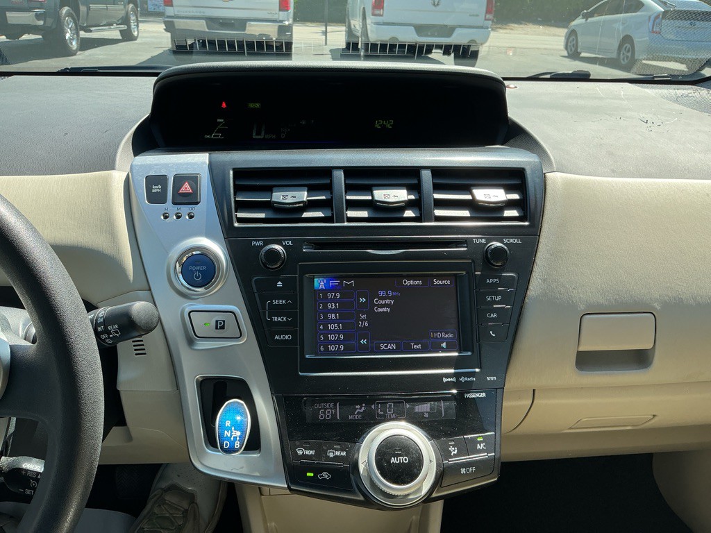 2013 Toyota Prius Image 17