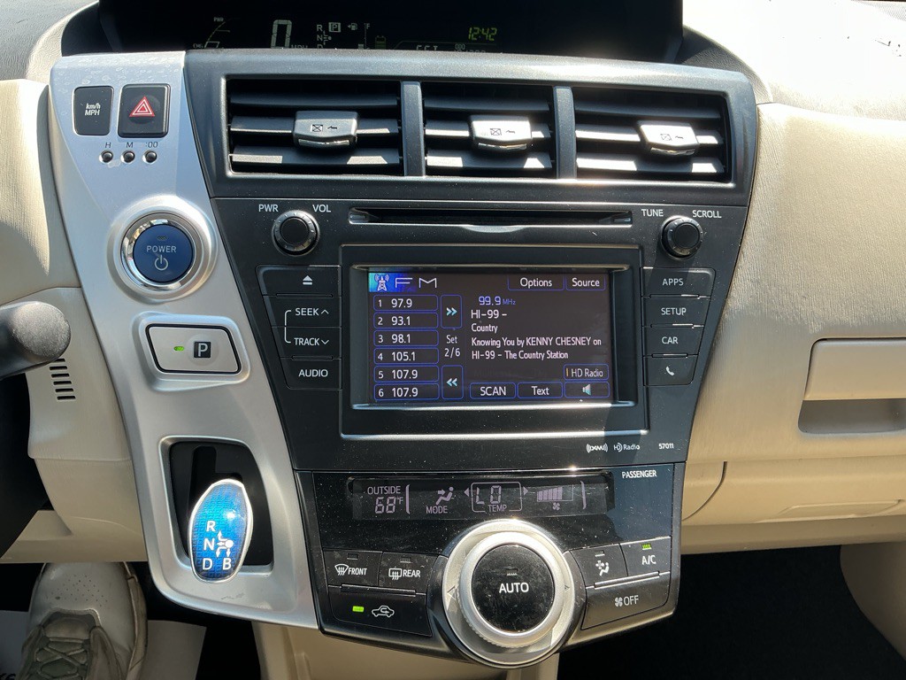 2013 Toyota Prius Image 18