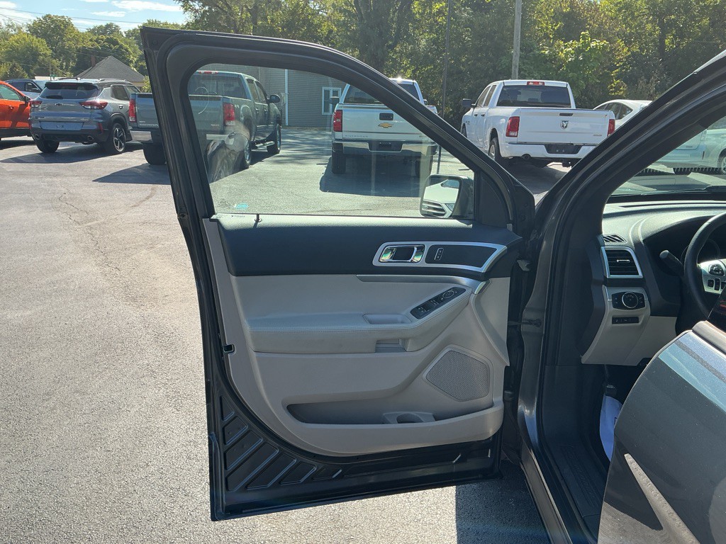 2015 Ford Explorer Image 14