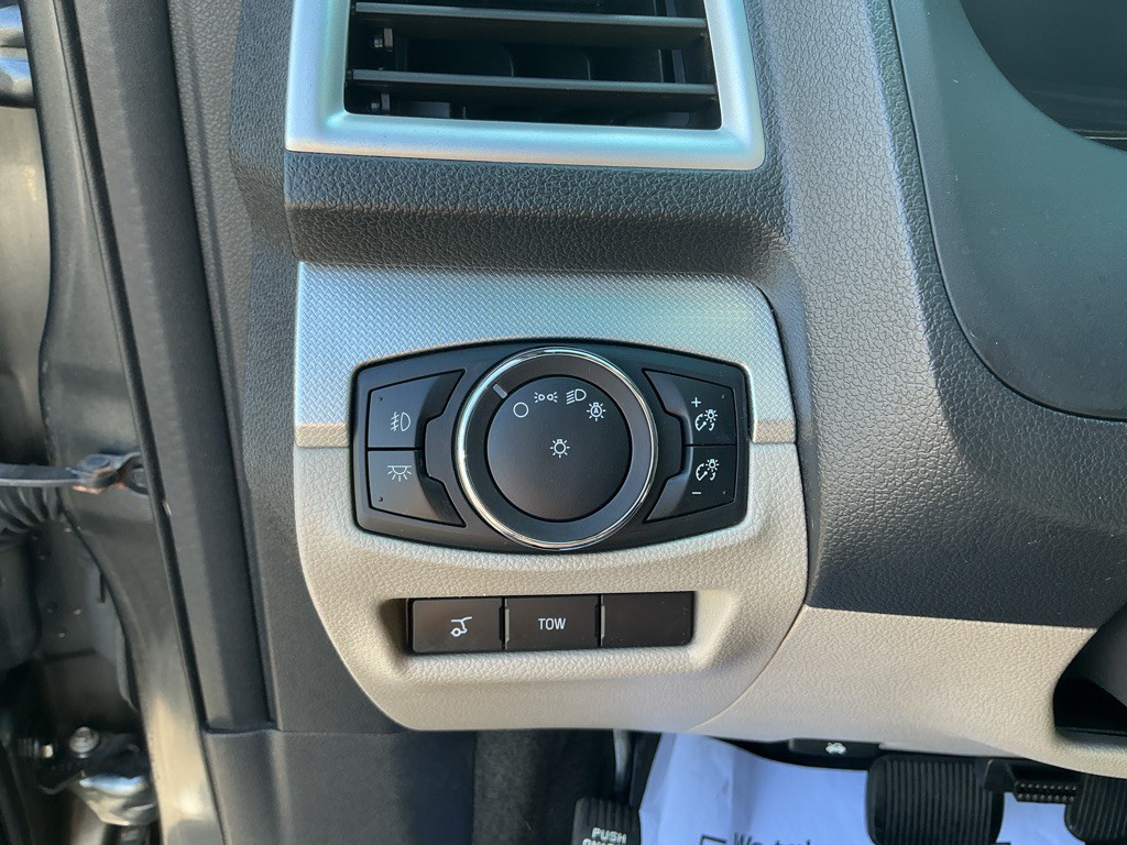 2015 Ford Explorer Image 16