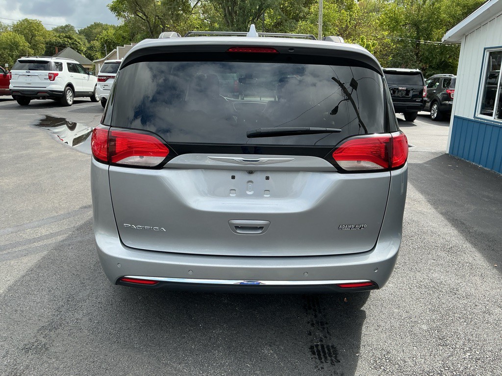 2017 Chrysler Pacifica Image 3