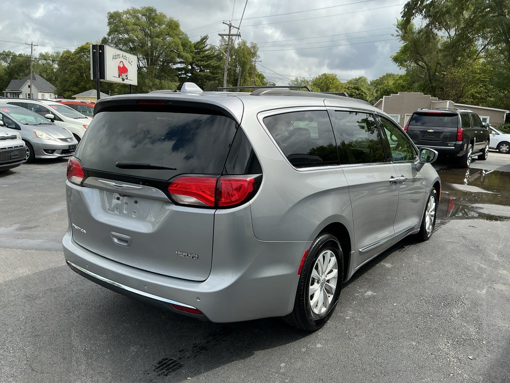 2017 Chrysler Pacifica Image 4