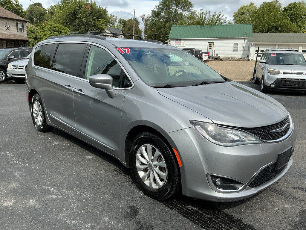 2017 Chrysler Pacifica Image 5