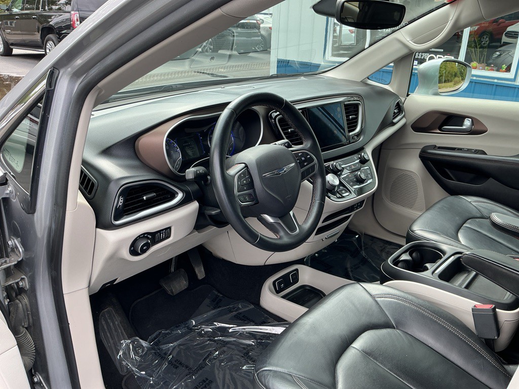 2017 Chrysler Pacifica Image 8