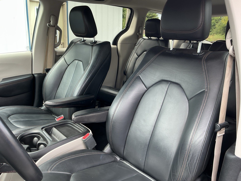 2017 Chrysler Pacifica Image 9