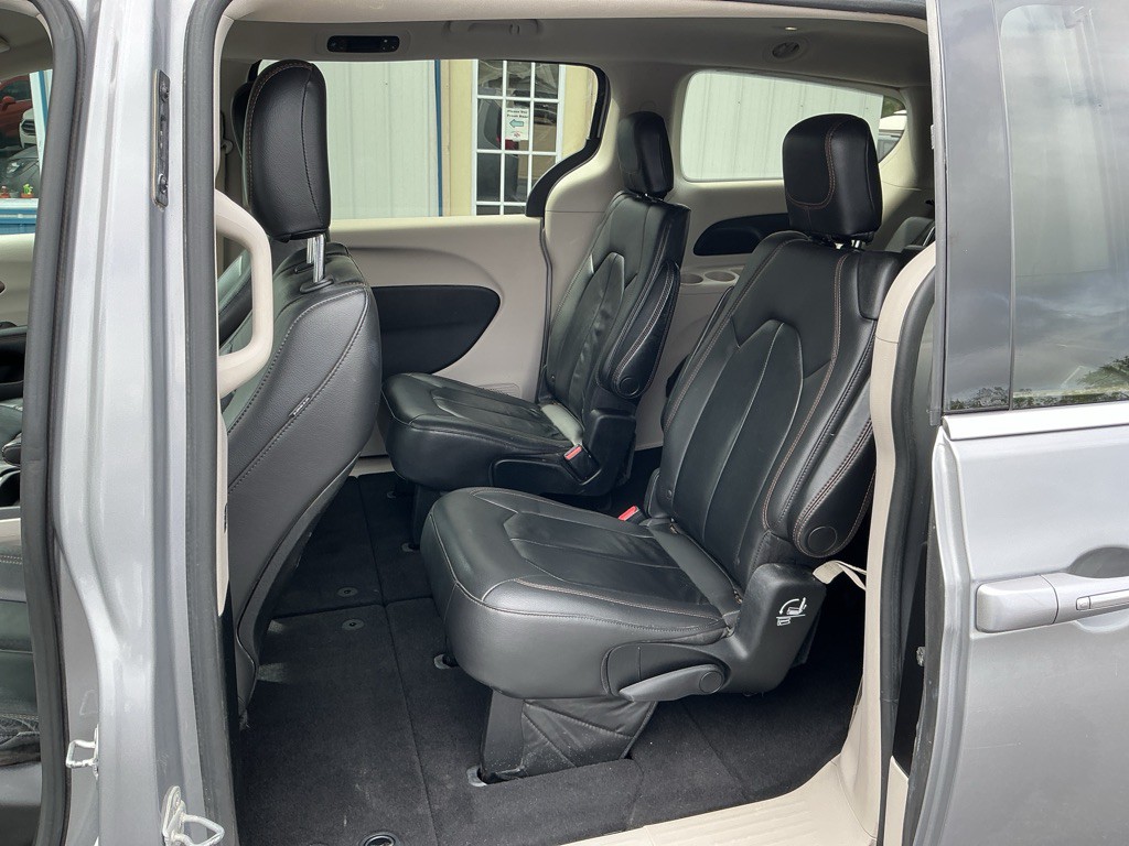 2017 Chrysler Pacifica Image 10