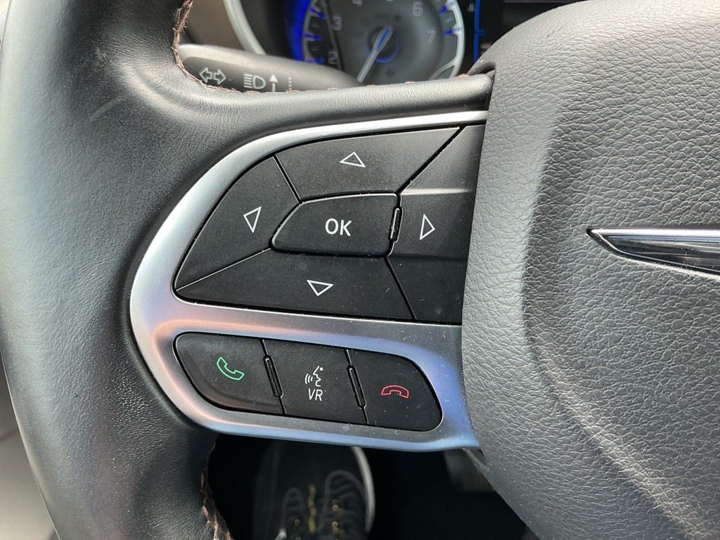 2017 Chrysler Pacifica Image 19