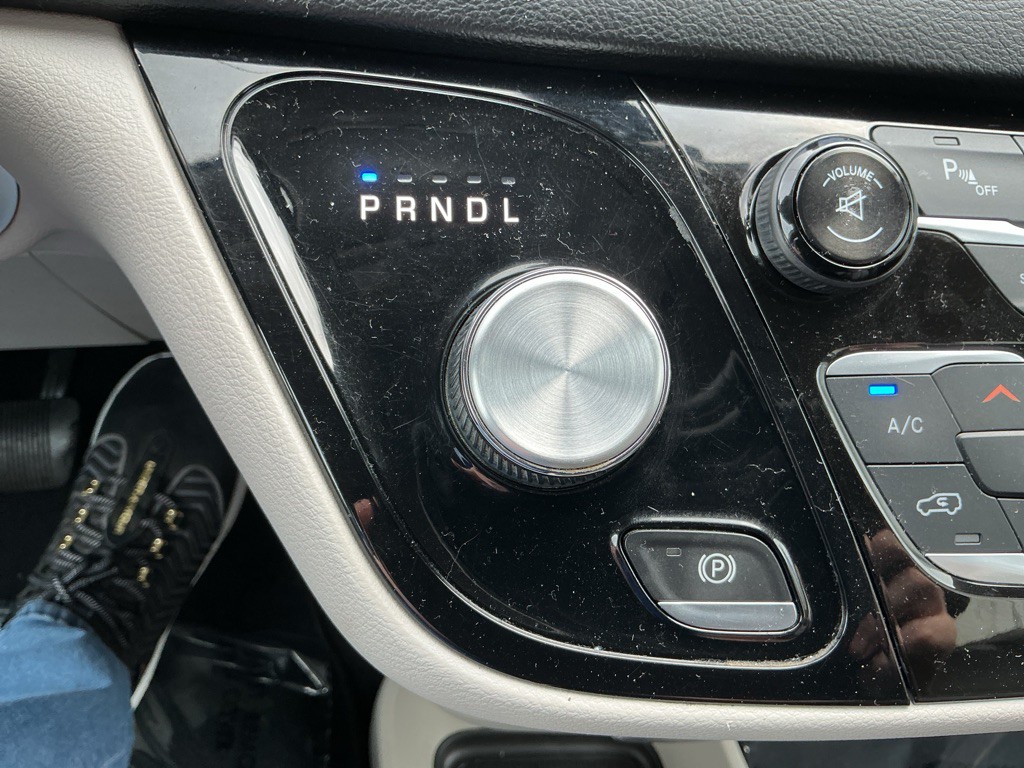 2017 Chrysler Pacifica Image 25