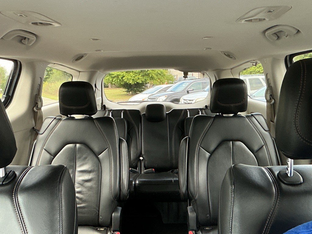 2017 Chrysler Pacifica Image 28