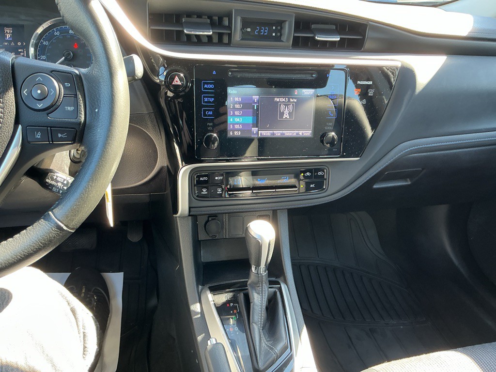 2017 Toyota Corolla Image 19