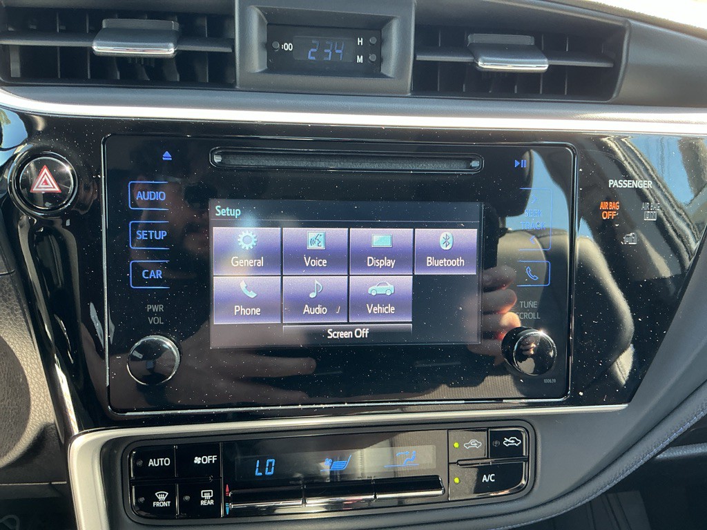 2017 Toyota Corolla Image 21
