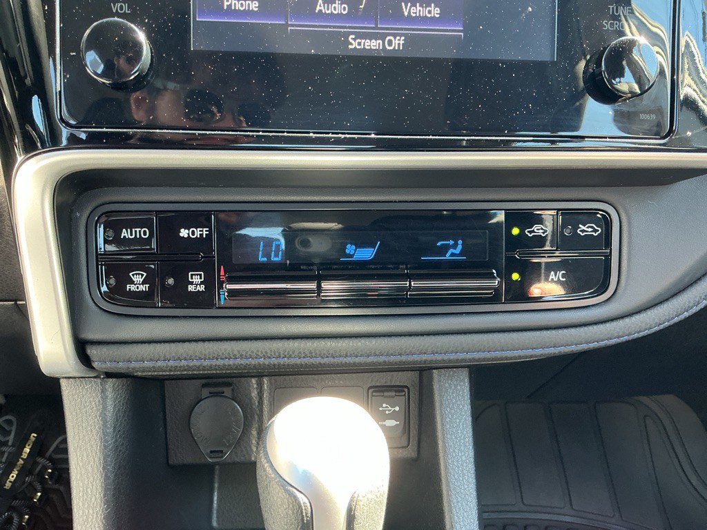 2017 Toyota Corolla Image 22