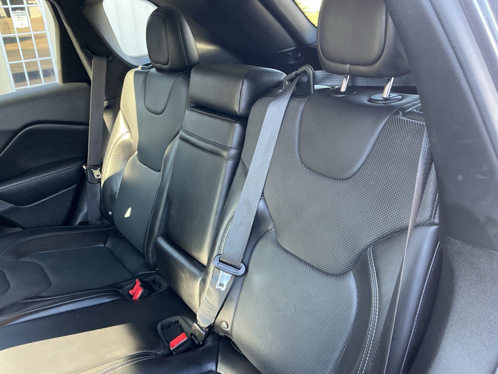 2019 Jeep Cherokee Image 12