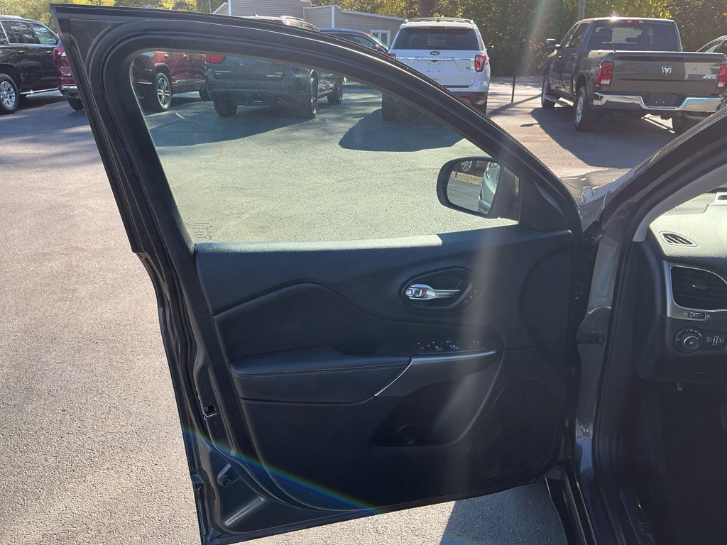 2019 Jeep Cherokee Image 13