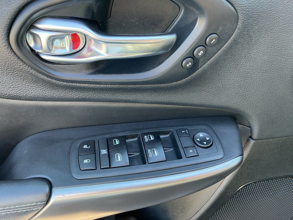 2019 Jeep Cherokee Image 14