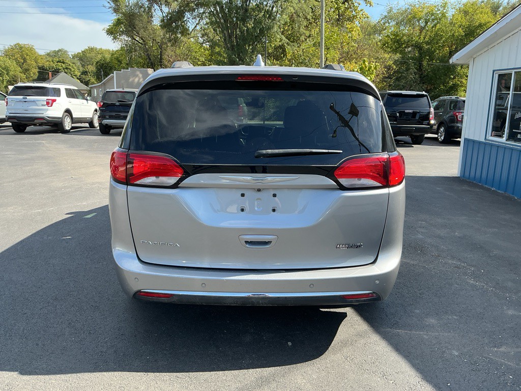 2017 Chrysler Pacifica Image 3
