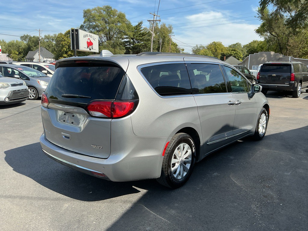 2017 Chrysler Pacifica Image 4