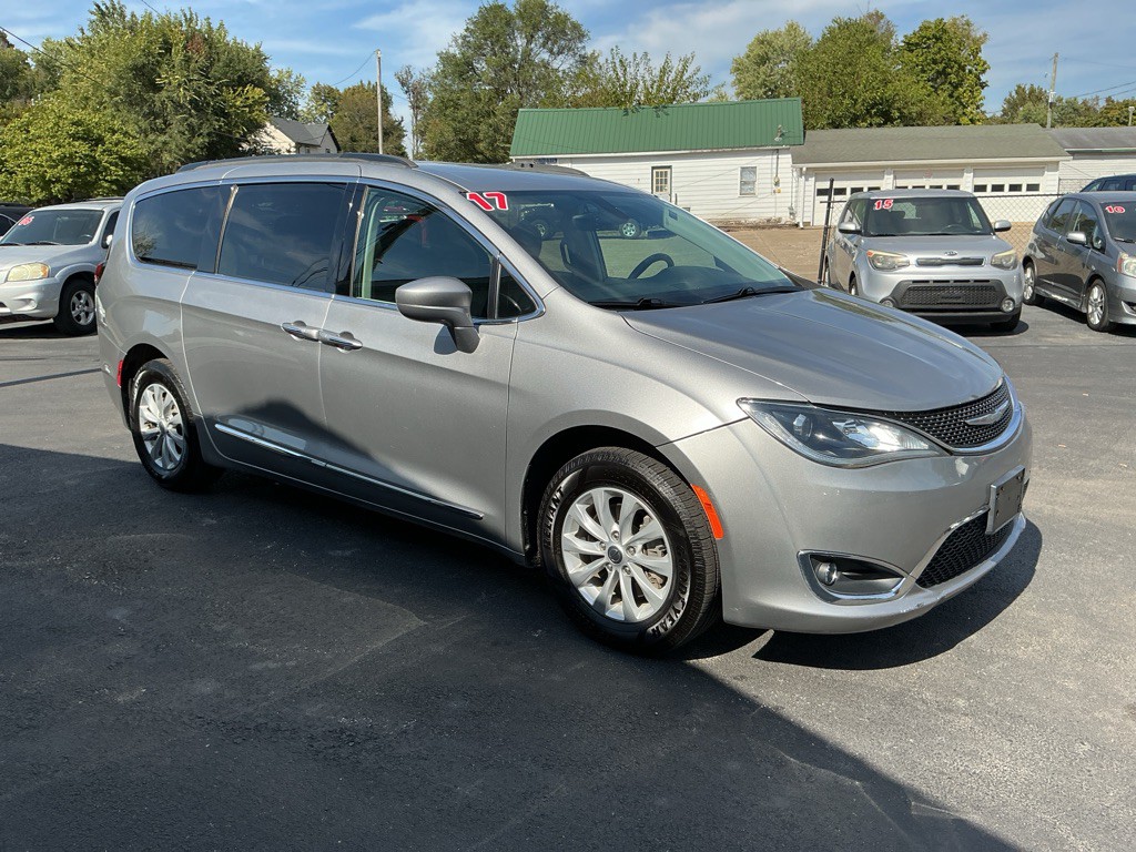 2017 Chrysler Pacifica Image 5