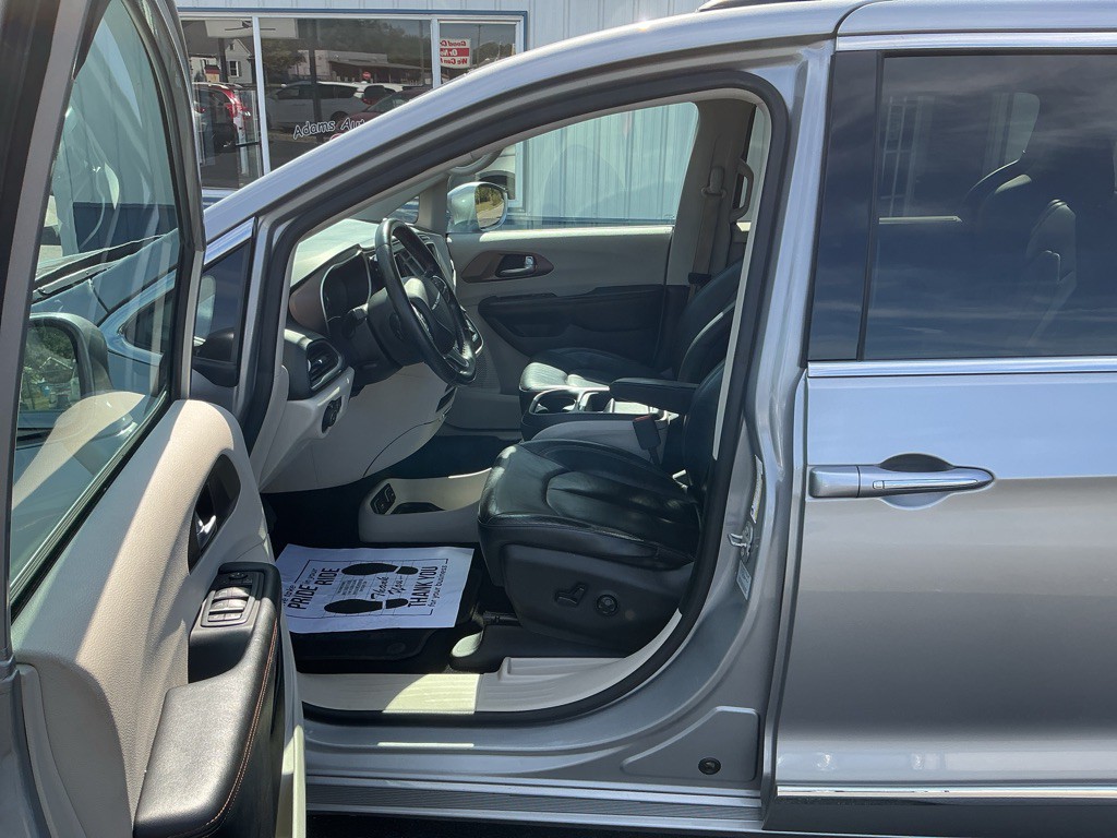 2017 Chrysler Pacifica Image 7
