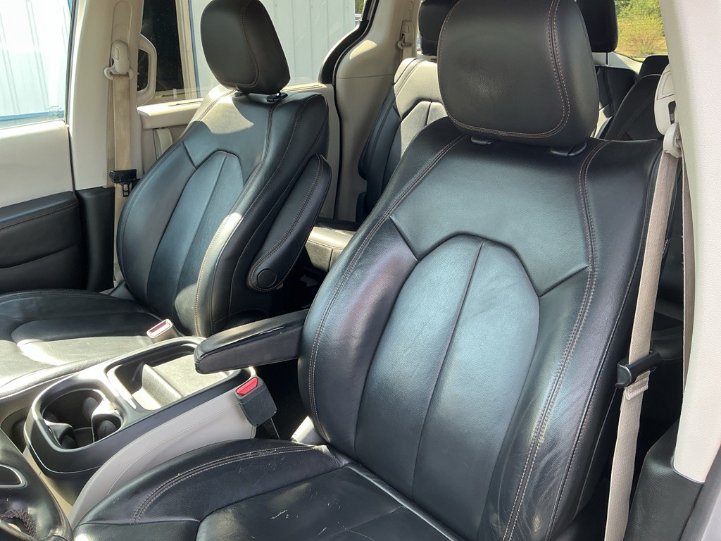 2017 Chrysler Pacifica Image 9
