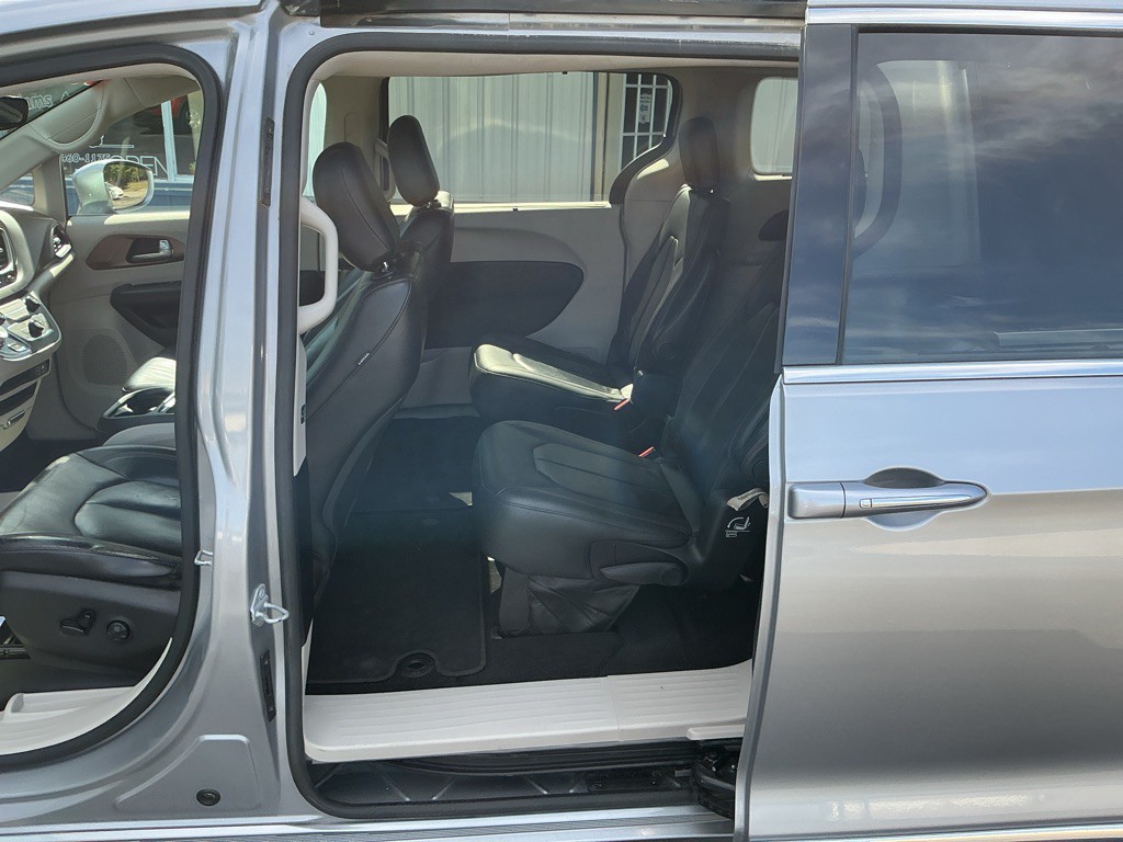 2017 Chrysler Pacifica Image 10