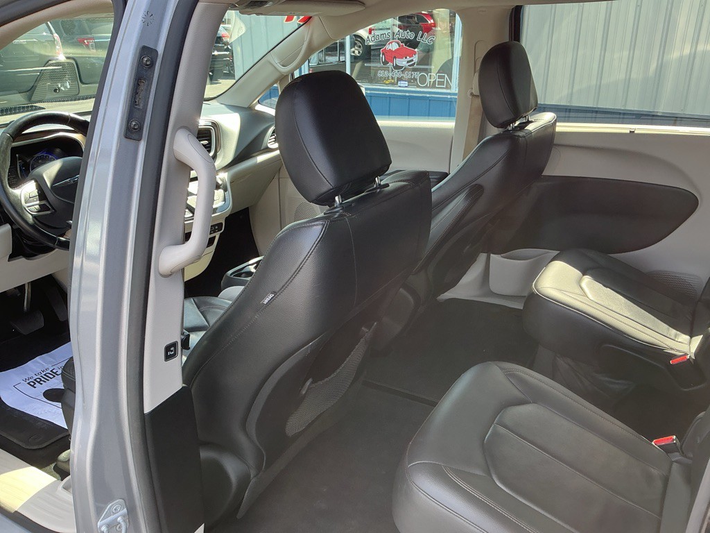 2017 Chrysler Pacifica Image 11