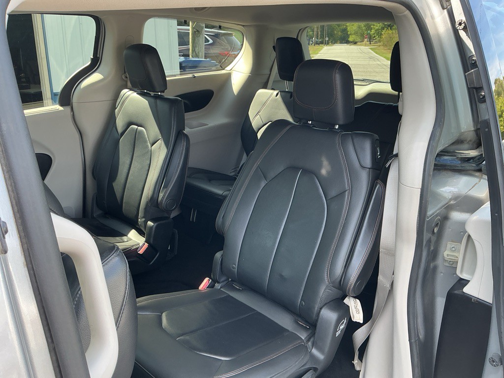 2017 Chrysler Pacifica Image 12