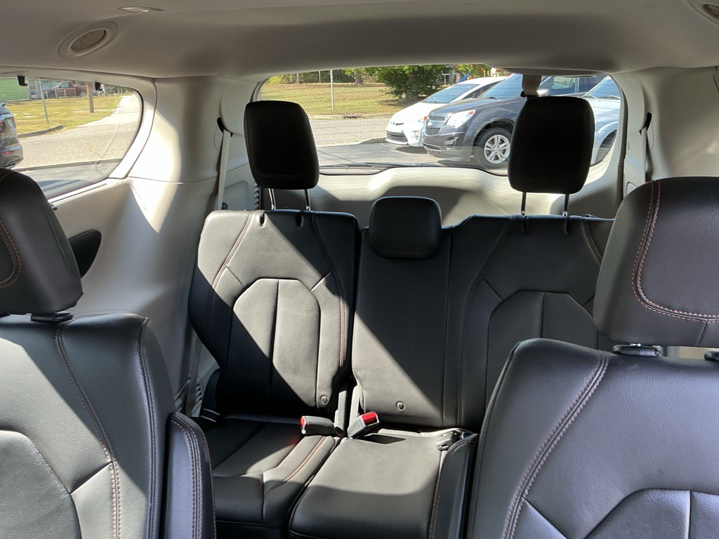 2017 Chrysler Pacifica Image 13