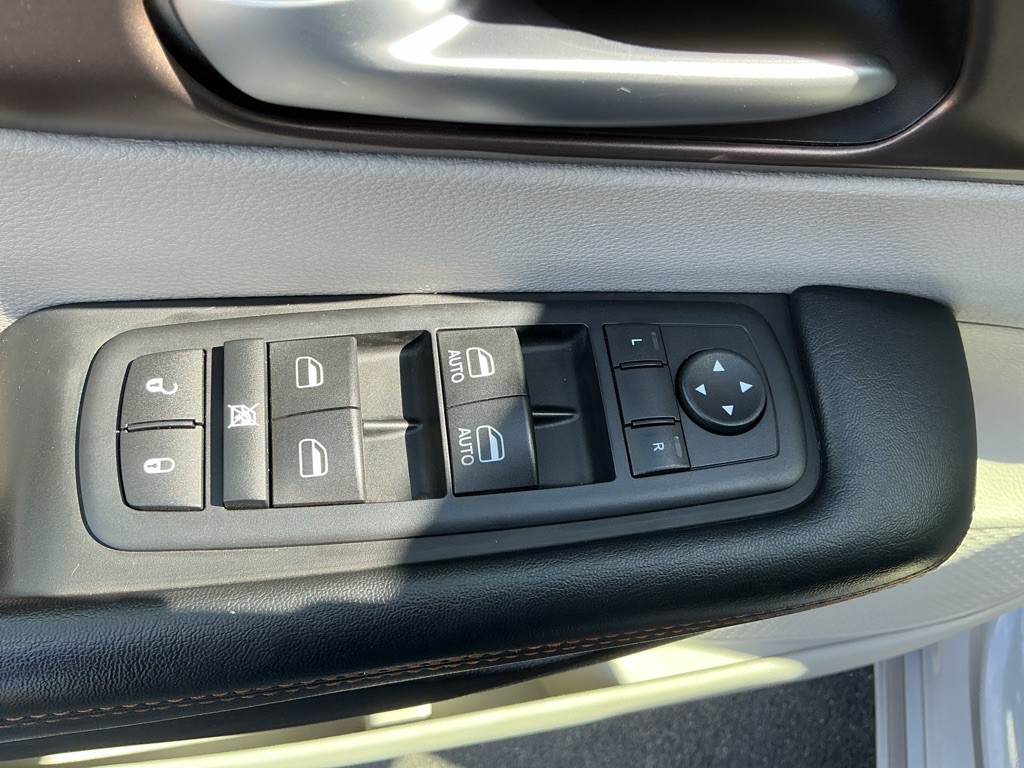 2017 Chrysler Pacifica Image 15