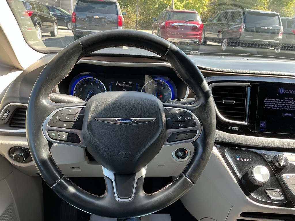 2017 Chrysler Pacifica Image 17