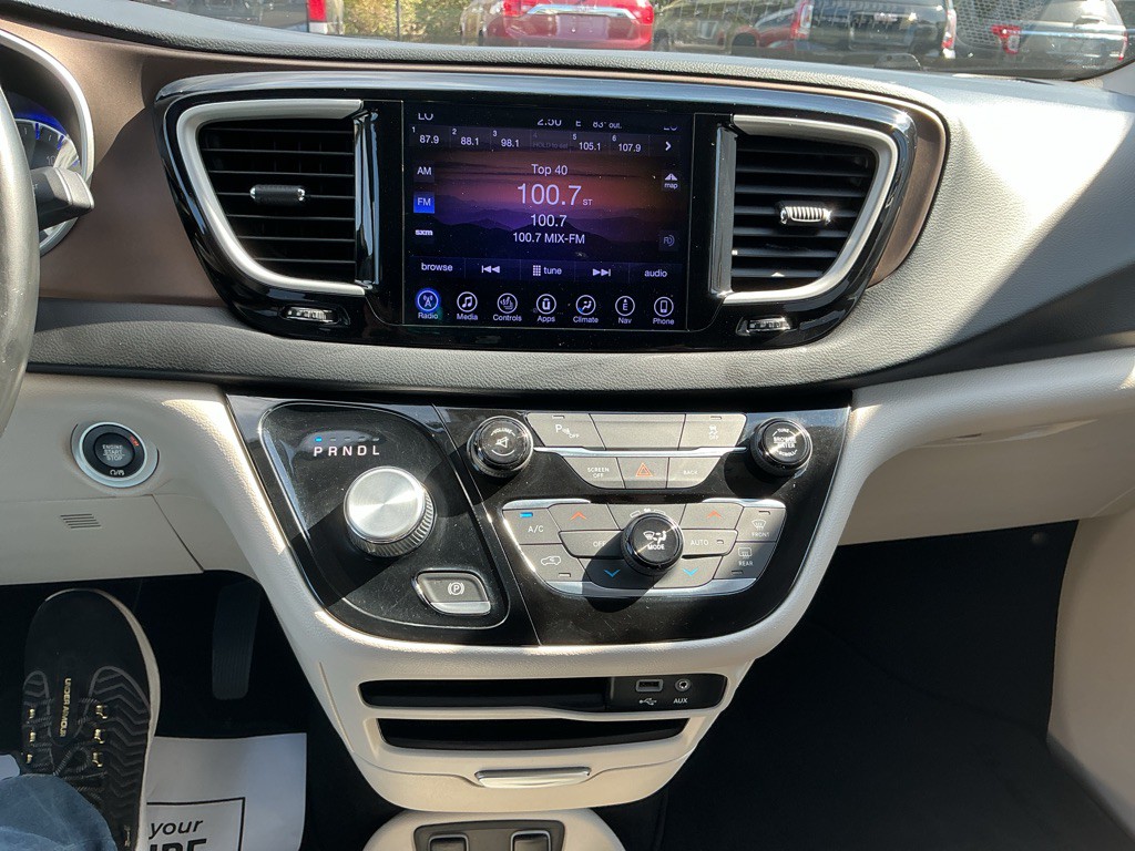 2017 Chrysler Pacifica Image 21