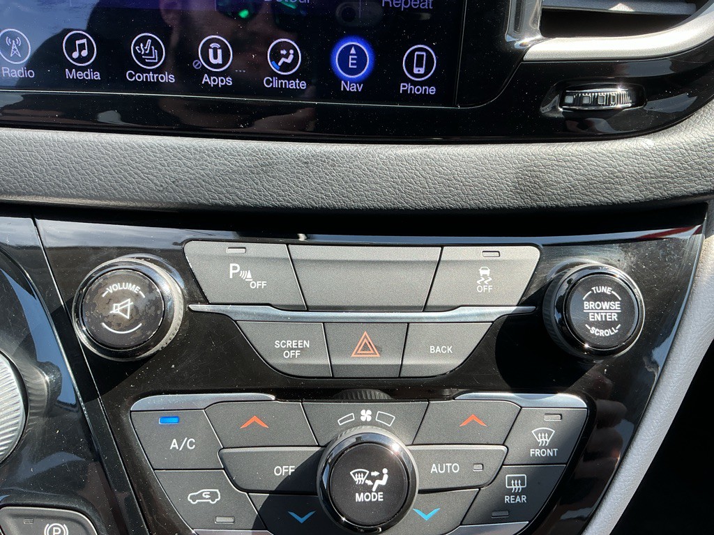 2017 Chrysler Pacifica Image 26