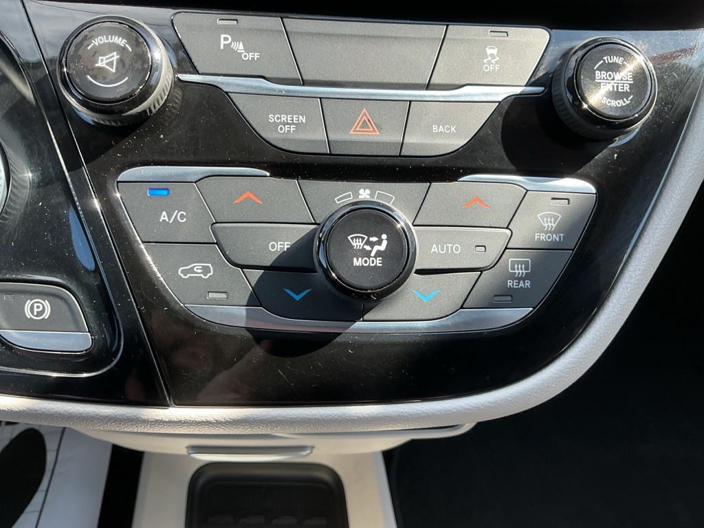 2017 Chrysler Pacifica Image 27