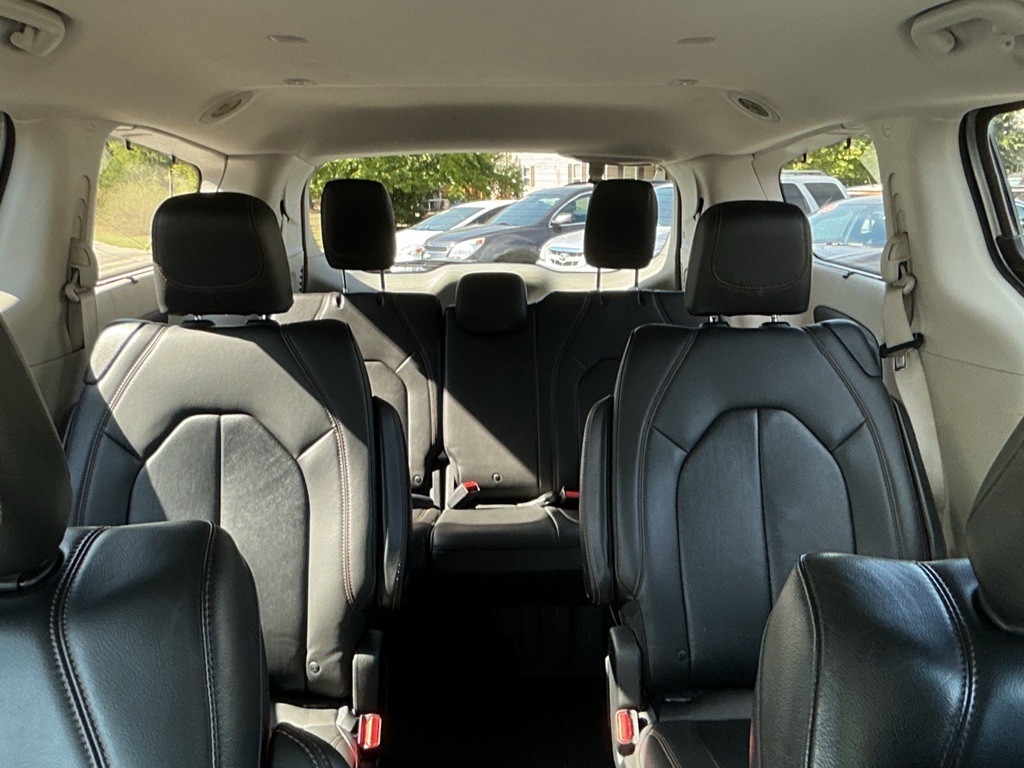 2017 Chrysler Pacifica Image 30
