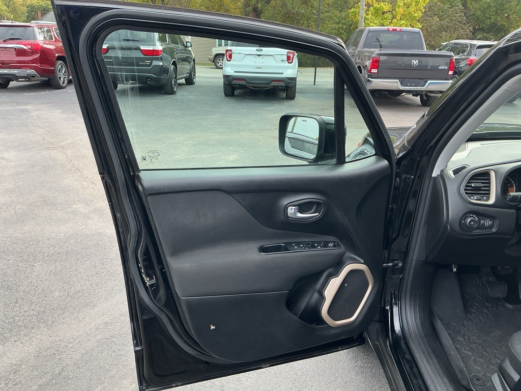2016 Jeep Renegade Image 13