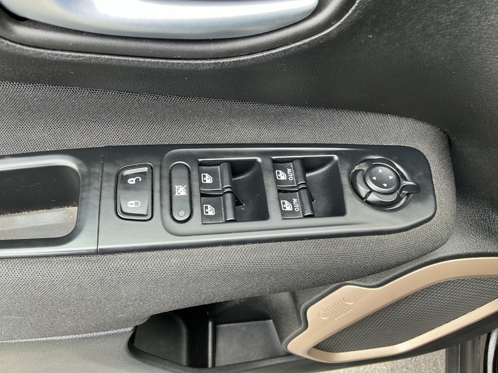 2016 Jeep Renegade Image 14