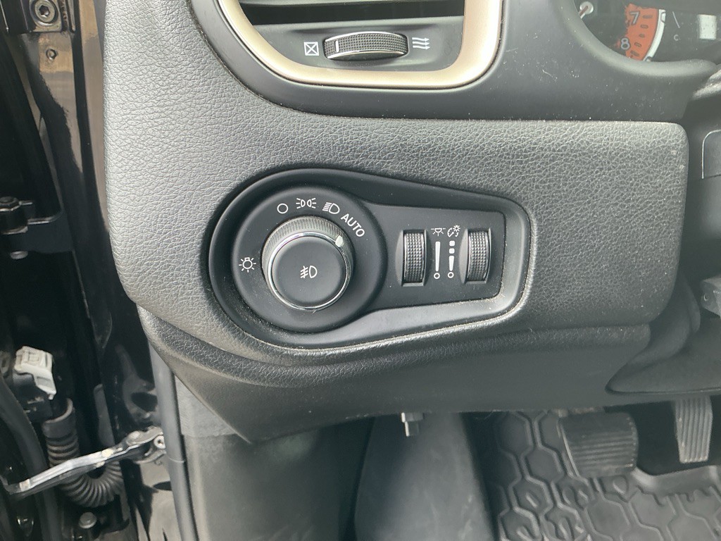 2016 Jeep Renegade Image 15