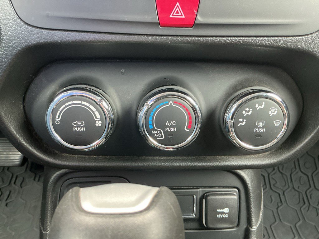 2016 Jeep Renegade Image 23