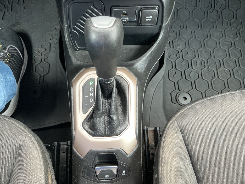2016 Jeep Renegade Image 24