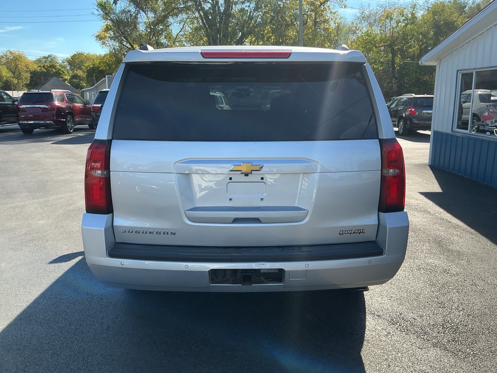 2015 Chevrolet Suburban Image 3