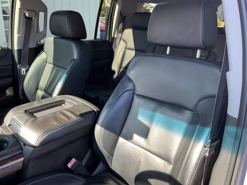 2015 Chevrolet Suburban Image 9