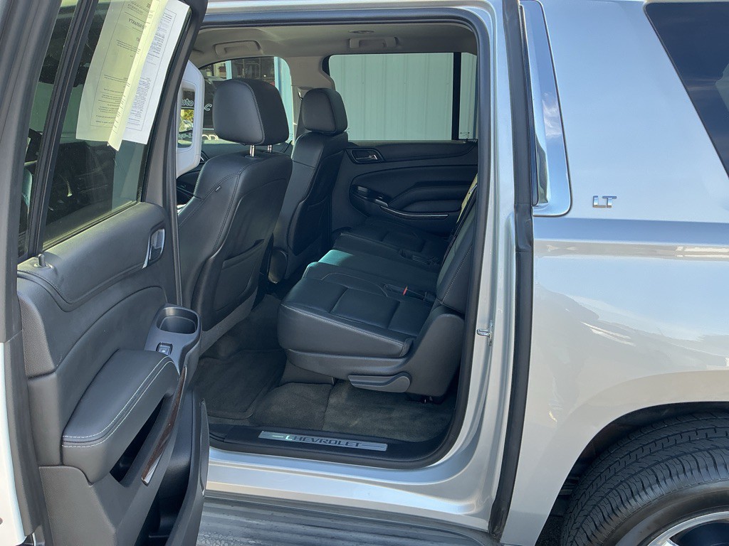 2015 Chevrolet Suburban Image 10