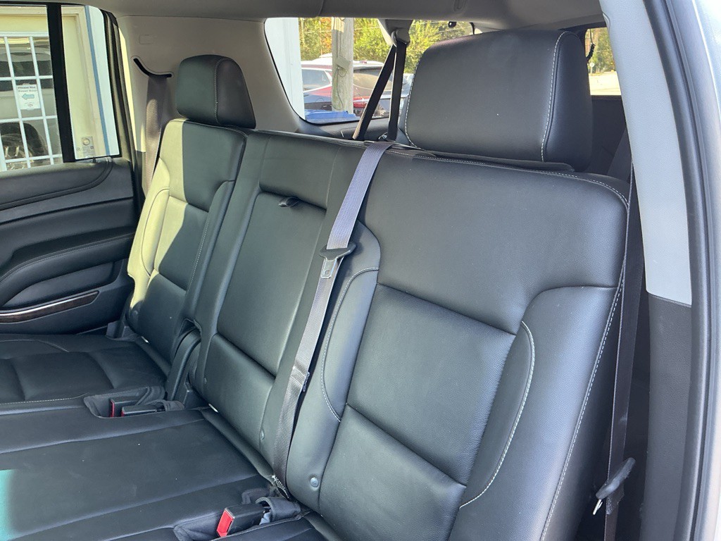 2015 Chevrolet Suburban Image 12