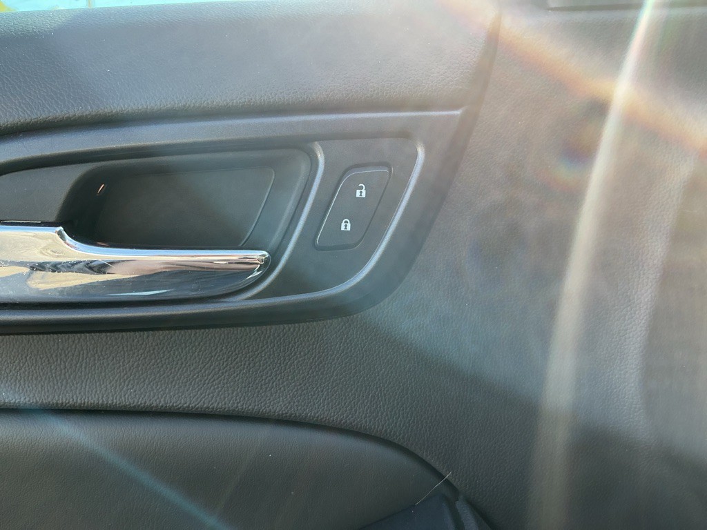 2015 Chevrolet Suburban Image 15