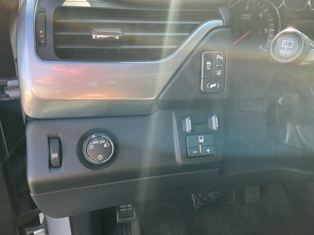 2015 Chevrolet Suburban Image 17