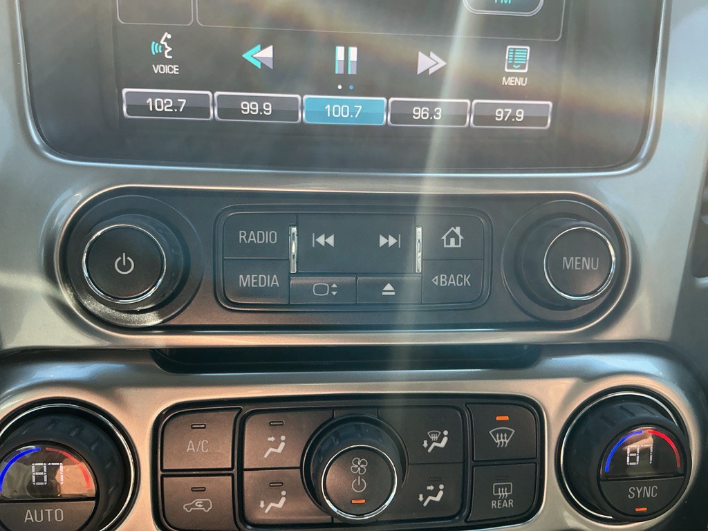 2015 Chevrolet Suburban Image 24